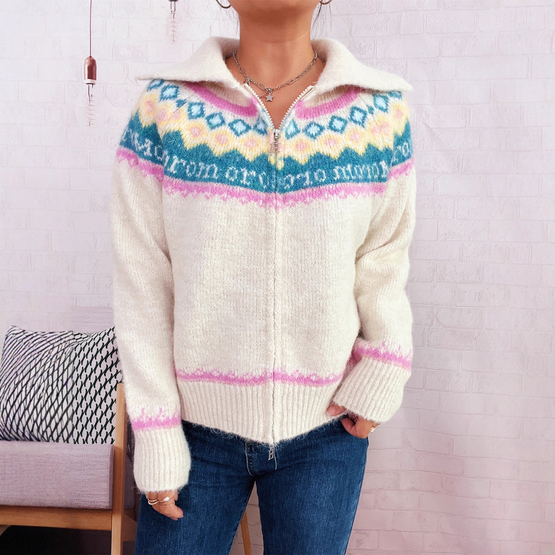 Damen Strickjacke mit buntem Muster und hochwertigem Reißverschluss WW