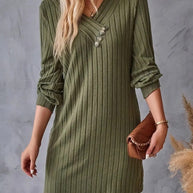 Damen Röhrenkleid mit elegantem V-Ausschnitt und dekorativen Knöpfen WW