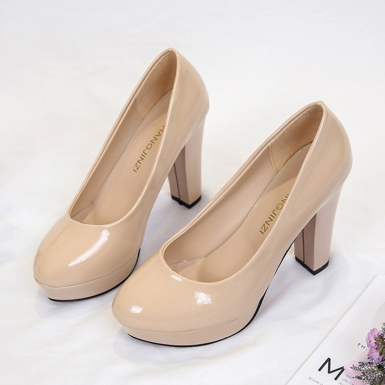 Damen Plateau-Pumps mit elegantem Hochglanz und bequemem Fußbett W&W Mode
