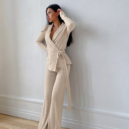 Damen Strickanzug im modernen Look mit eleganten Details WW