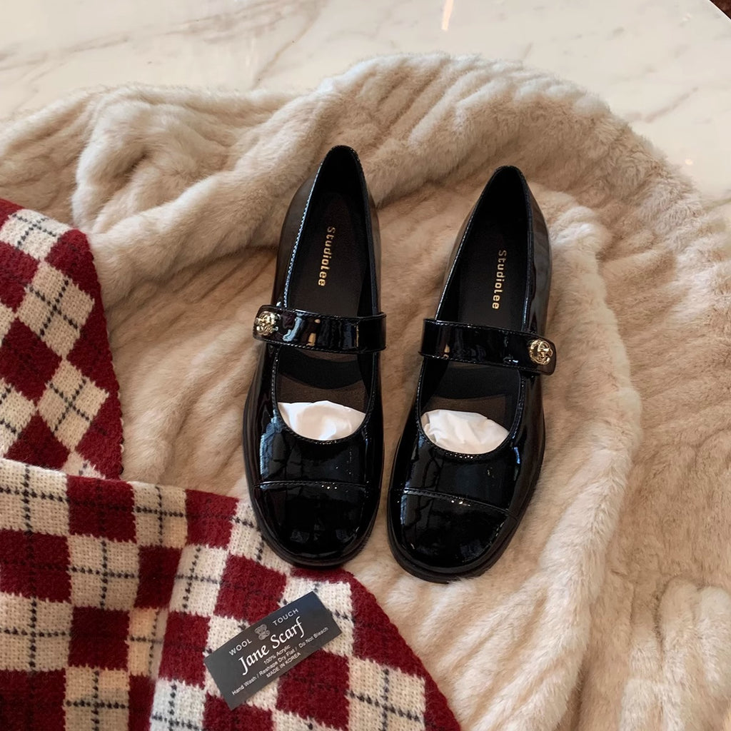 Damen Mary Jane Ballerinas mit glänzender Lackoberfläche und modischer Schnallenverzierung WW