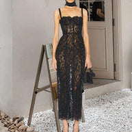 Damen Spitzen-Maxikleid mit verführerischem Design WW