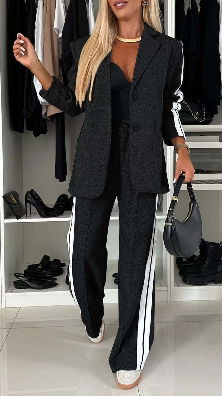 Damen Sportliches Zweiteiler-Outfit mit moderner Schnittführung und markanten Streifen WW