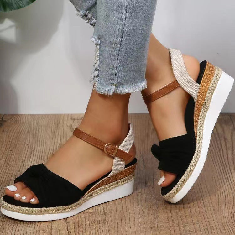 Damen Keilsandaletten mit geflochtenem detail und verstellbarem Riemen WW