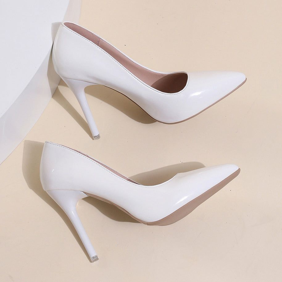 Damen Pumps mit stilvollem Spitzendesign und glänzender Lackoberfläche WW