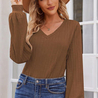 Damen Strickbluse mit feiner Rippstruktur und lässigem V-Ausschnitt WW