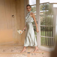 Damen Maxi-Kleid mit asymmetrischem Oberteil und fließendem Satin WW
