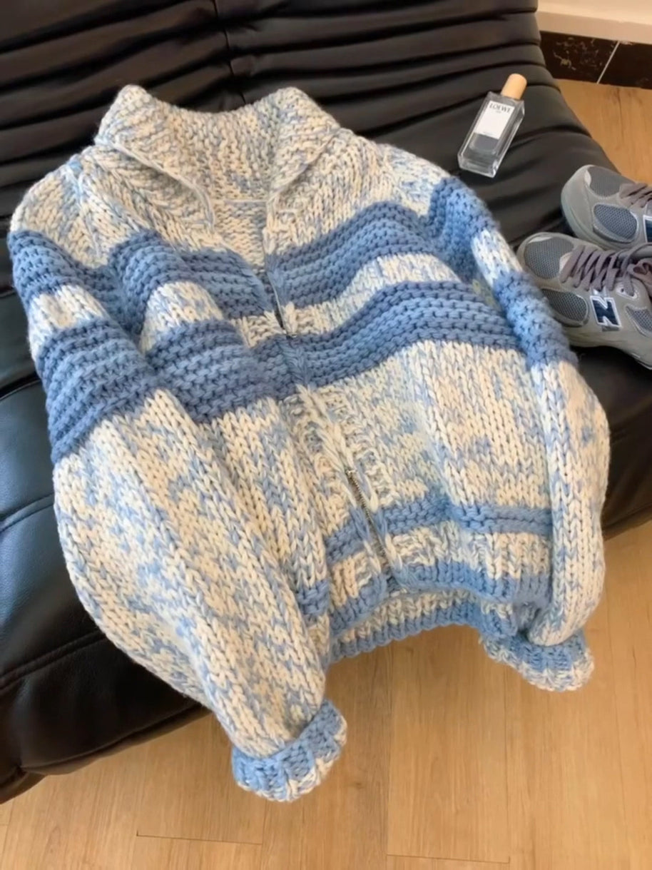 Damen Strickjacke mit breiten Streifen und hochwertigem Reißverschluss WW