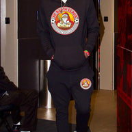 Damen Sportlicher Jogginganzug mit charakteristischem Vereinslogo WW