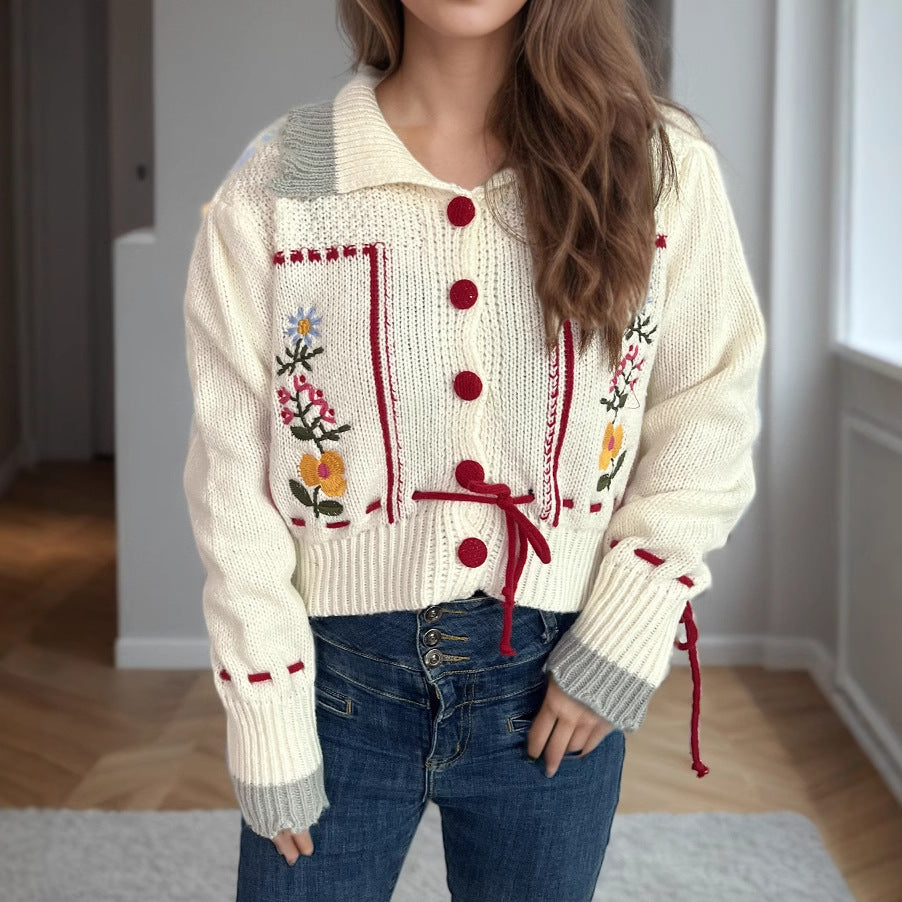 Damen Strickjacke mit floralen Stickereien und dekorativen Knöpfen WW