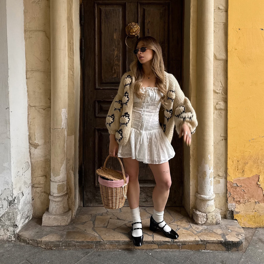 Damen Strickjacke mit einzigartigem Schafdesign und lässigem Schnitt WW