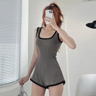 Damen sportliches Jumpsuit mit praktischen Trägern und elastischen Akzenten WW