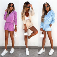 Damen sportliches Velours-Set mit cropped Hoodie und kurzen Hose WW