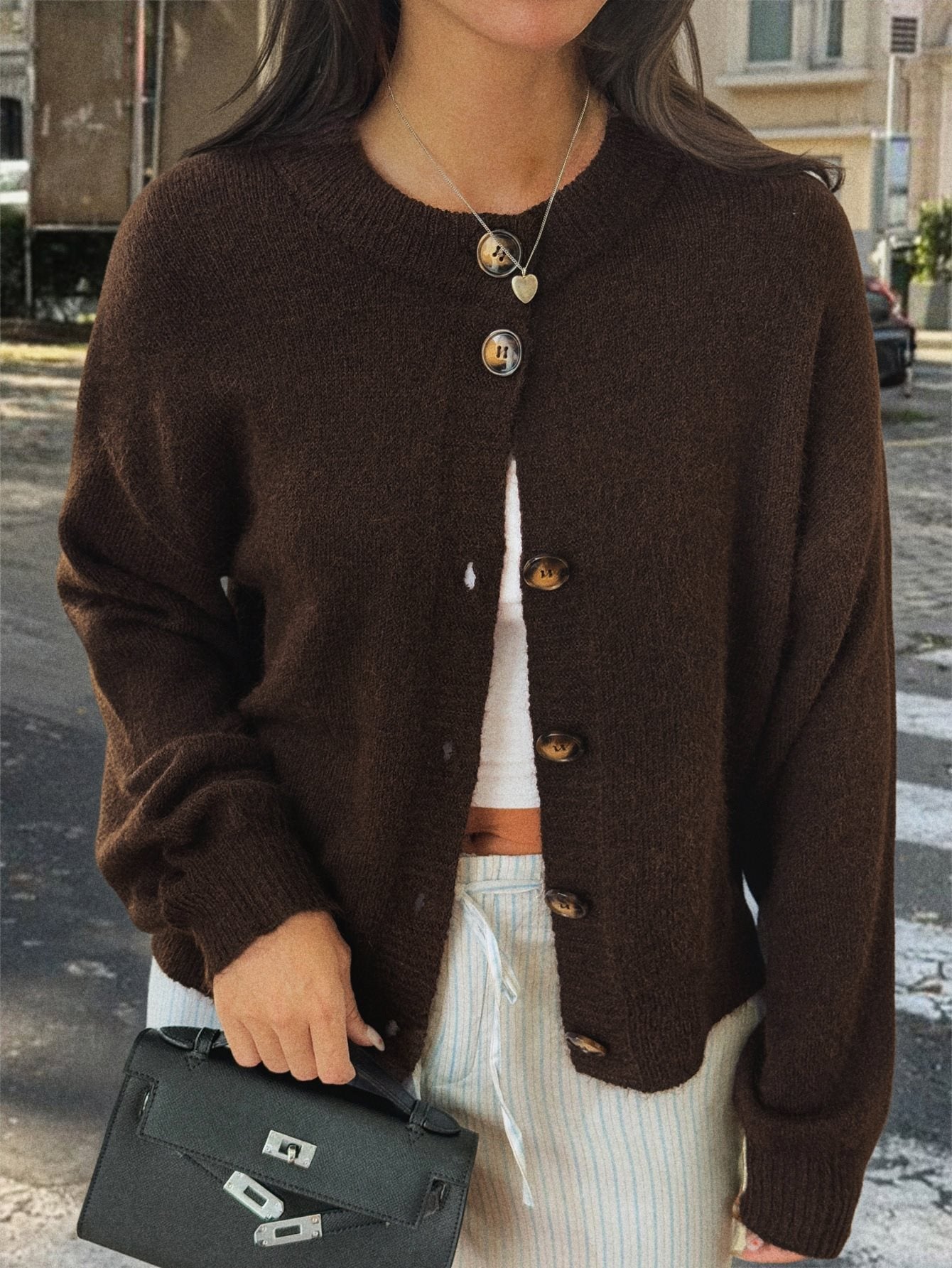 Damen Strickjacke mit Knopfdetails und lässigem Schnitt WW
