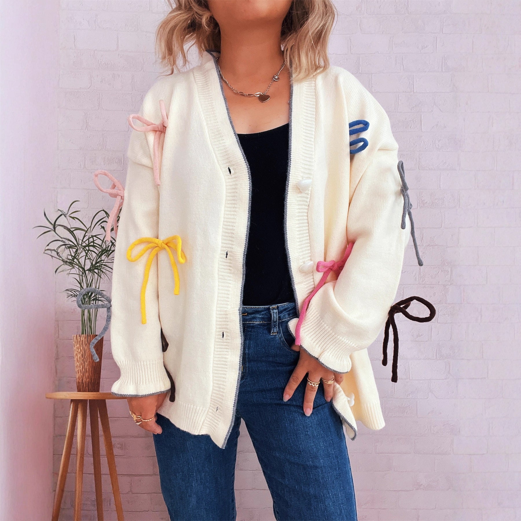 Damen Strickjacke mit bunten Schleifendetails WW