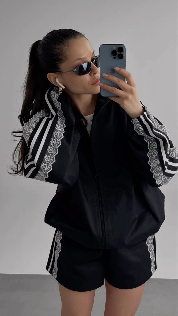 Damen sportliches Set mit eleganten Spitzenapplikationen WW