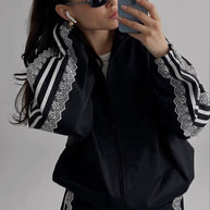 Damen sportliches Set mit eleganten Spitzenapplikationen WW