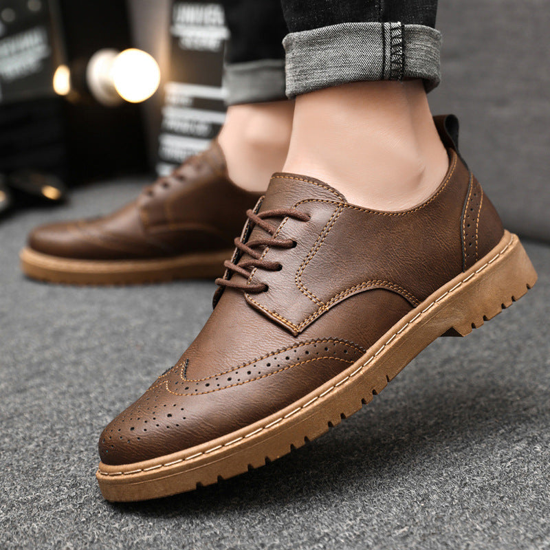 Herren Schnürschuhe mit klassischer Brogue-Zehenpartie und modischem Farbkontrast WW