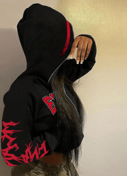 Damen Sportliche Kapuzenjacke mit auffälligem Schnitt und detailreicher Grafik WW