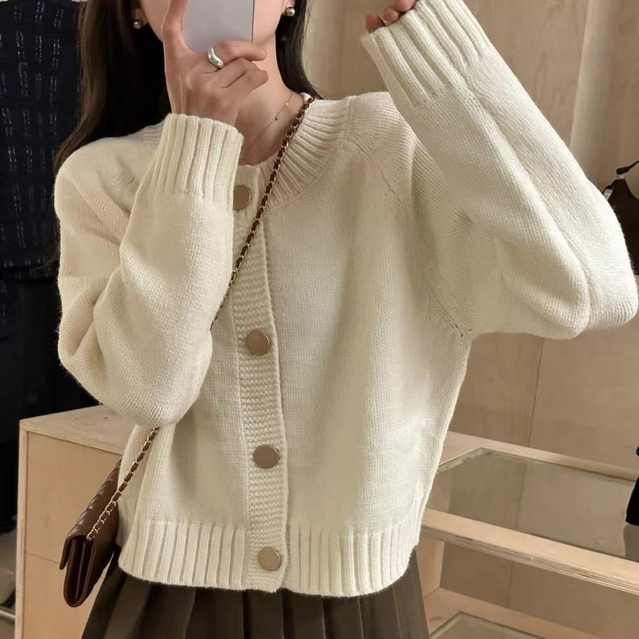 Damen Strickjacke mit Rundhalsausschnitt und dekorativen Knöpfen WW