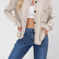 Damen Strickjacke mit Stehkragen und aufgesetzter Tasche WW