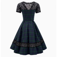 Damen Abendkleid mit Spitzenapplikationen und schwingendem Rock WW