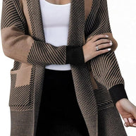 Damen Strickjacke mit modischem Muster und praktischen Taschen WW