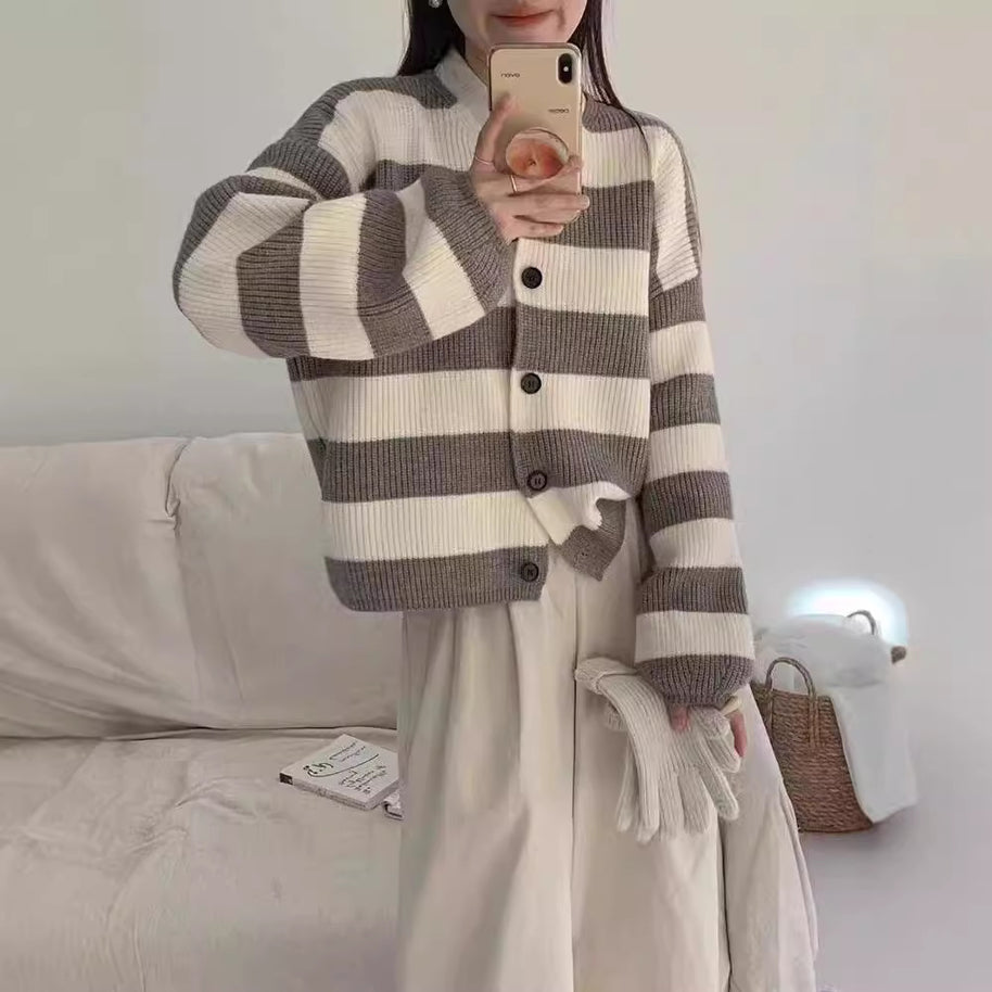 Damen Strickjacke mit Druckknopfverschluss und breiten Streifen WW