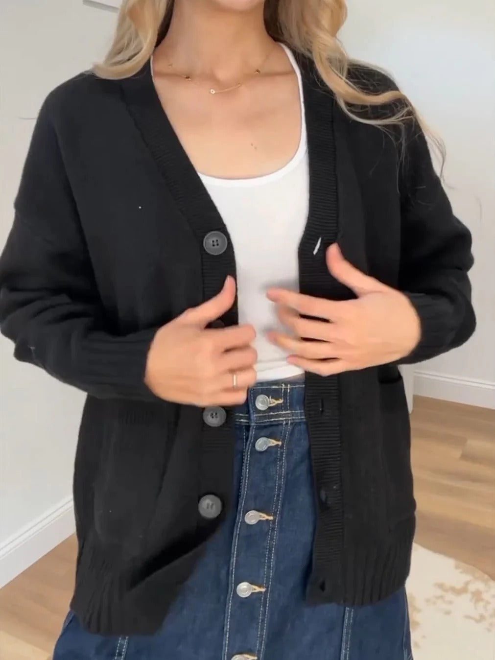 Damen Strickjacke mit Taschen und modernen Knöpfen WW