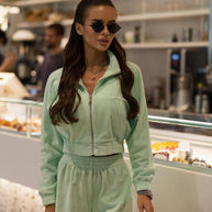 Damen sportlicher Freizeitjacken- und Shorts-Set mit leichtem Material WW