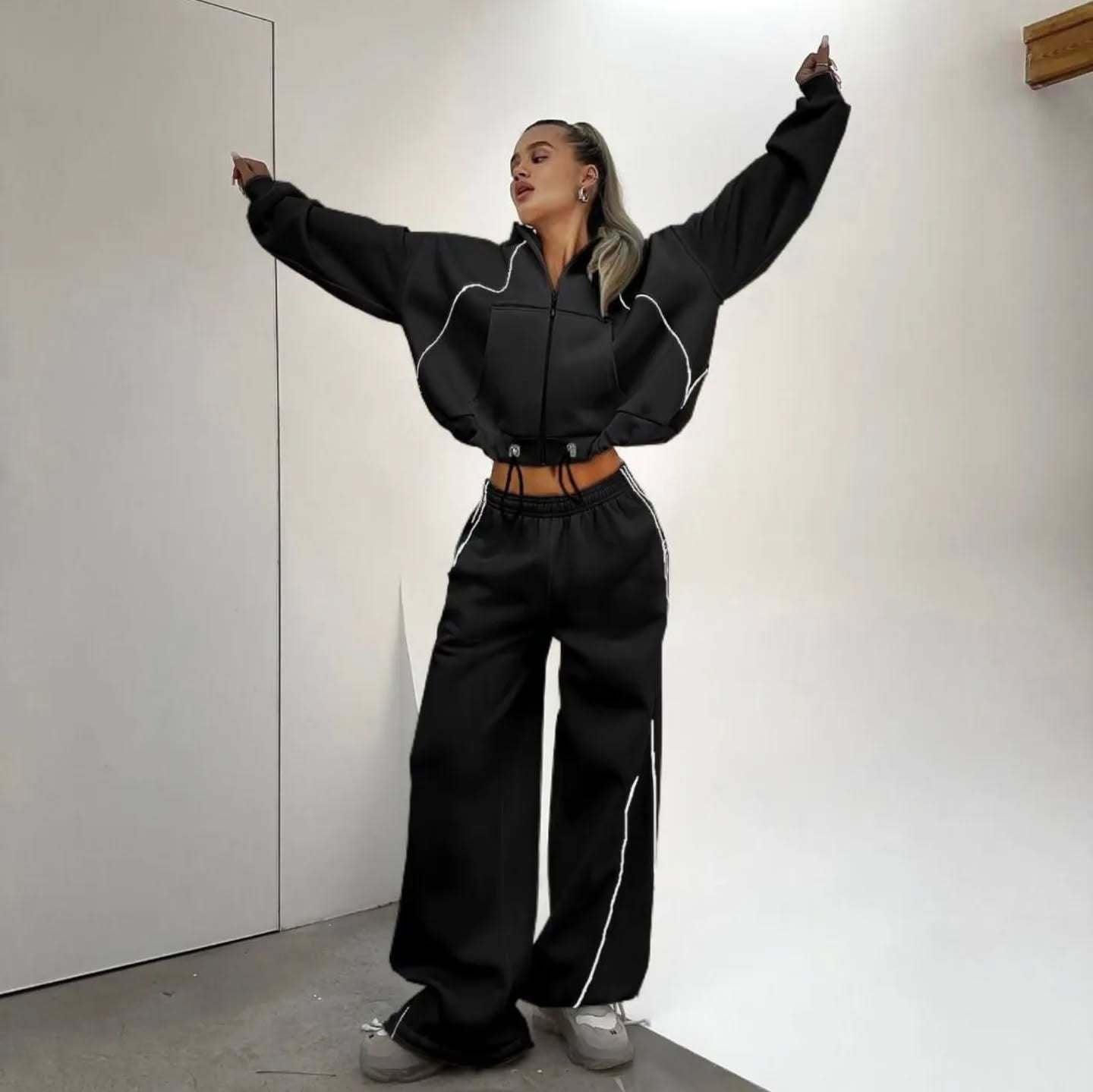 Damen Sportliche Oversized Loungewear mit reflektierenden Details WW