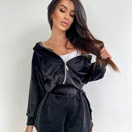 Damen sportliches Kurzarm-Trainingsset mit Kapuzenjacke und elastischen Shorts WW