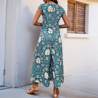 Damen Jumpsuit mit floralem Design und kastanienbraunem Bindegürtel WW