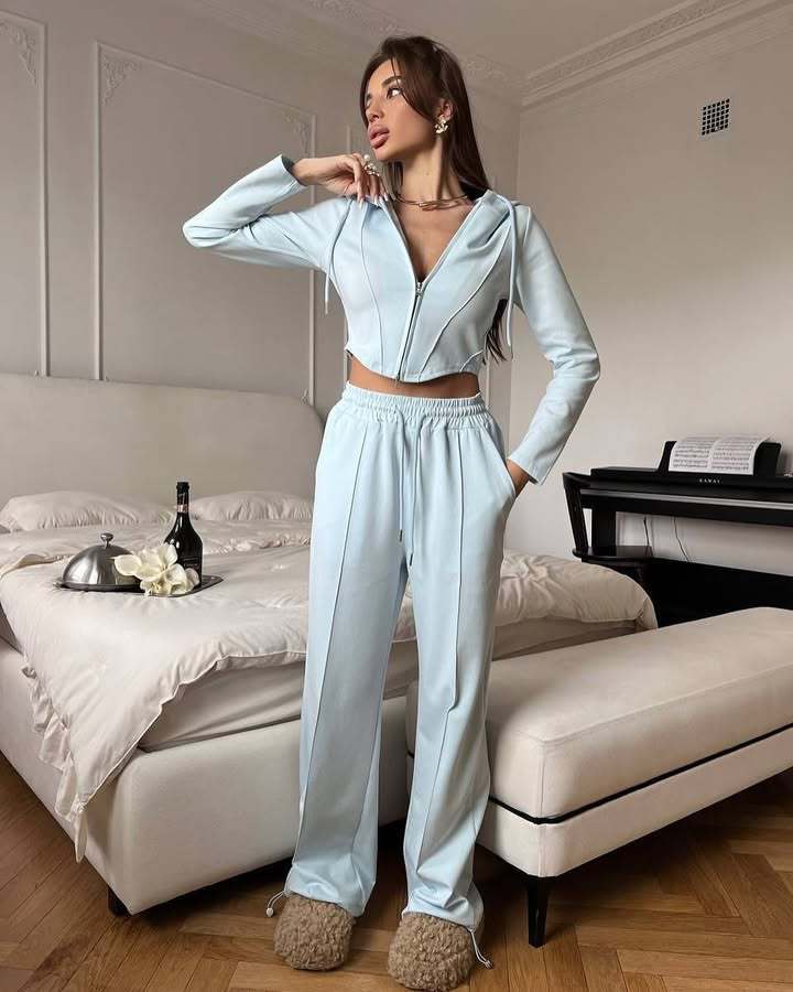Damen sportliches Zweiteiler-Set mit hochgeschlossener Kapuzenjacke und weitem Hosen WW
