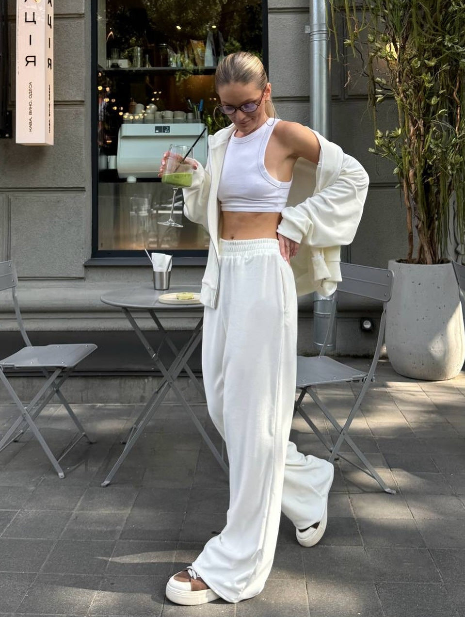 Damen sportlicher Velours-Loungewear-Anzug mit breiten Hosen WW