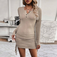 Damen figurbetontes Minikleid mit Knopfdetail und asymmetrischem Saum W&W