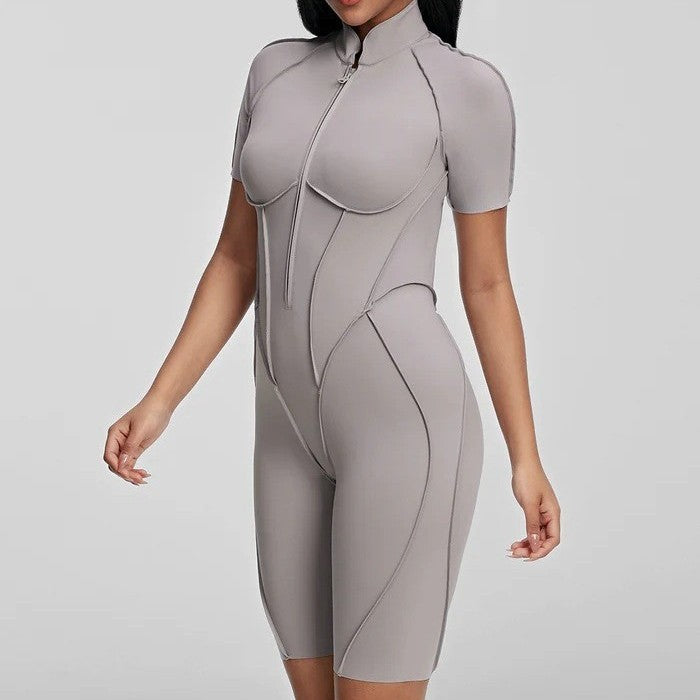 Damen sportlicher Einteiler mit Reißverschluss und kurzen Ärmeln WW