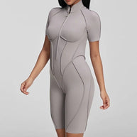 Damen sportlicher Einteiler mit Reißverschluss und kurzen Ärmeln WW