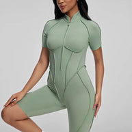 Damen sportlicher Einteiler mit Reißverschluss und kurzen Ärmeln WW
