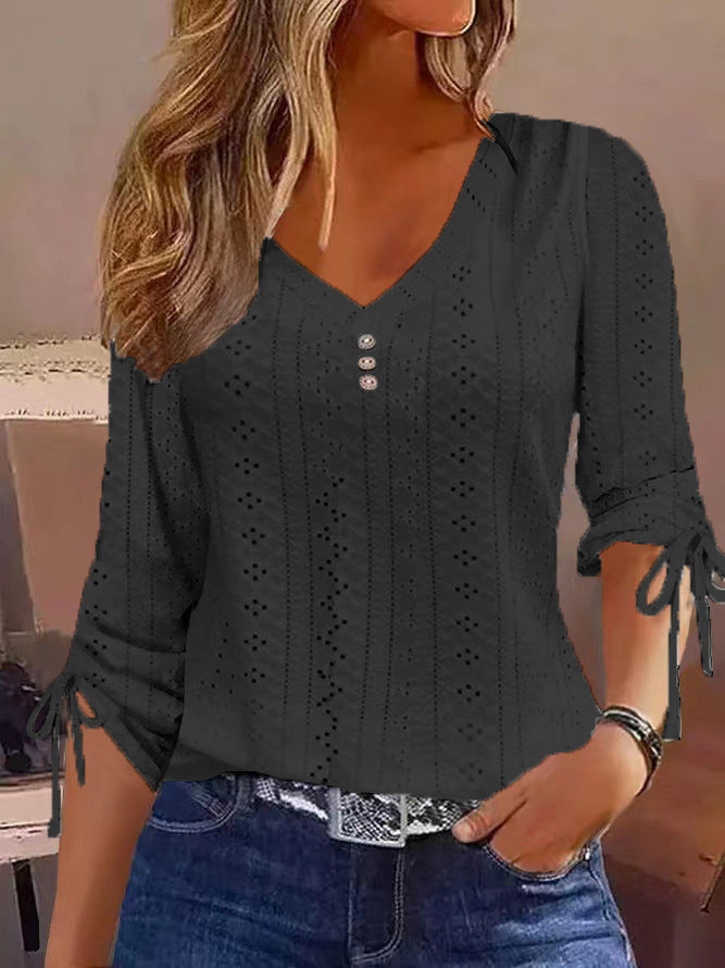 Damen Blusenshirt mit raffiniertem Lochmuster und Knopfdetails WW