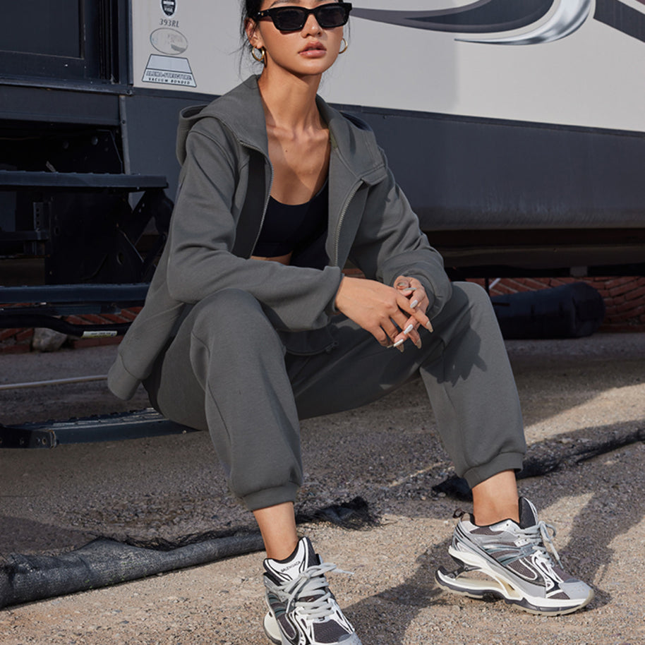 Damen sportliches Fleece-Set mit Kapuze und Reißverschluss WW