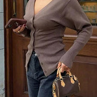 Damen Strickjacke mit v-formigem Ausschnitt und Knopfleiste WW