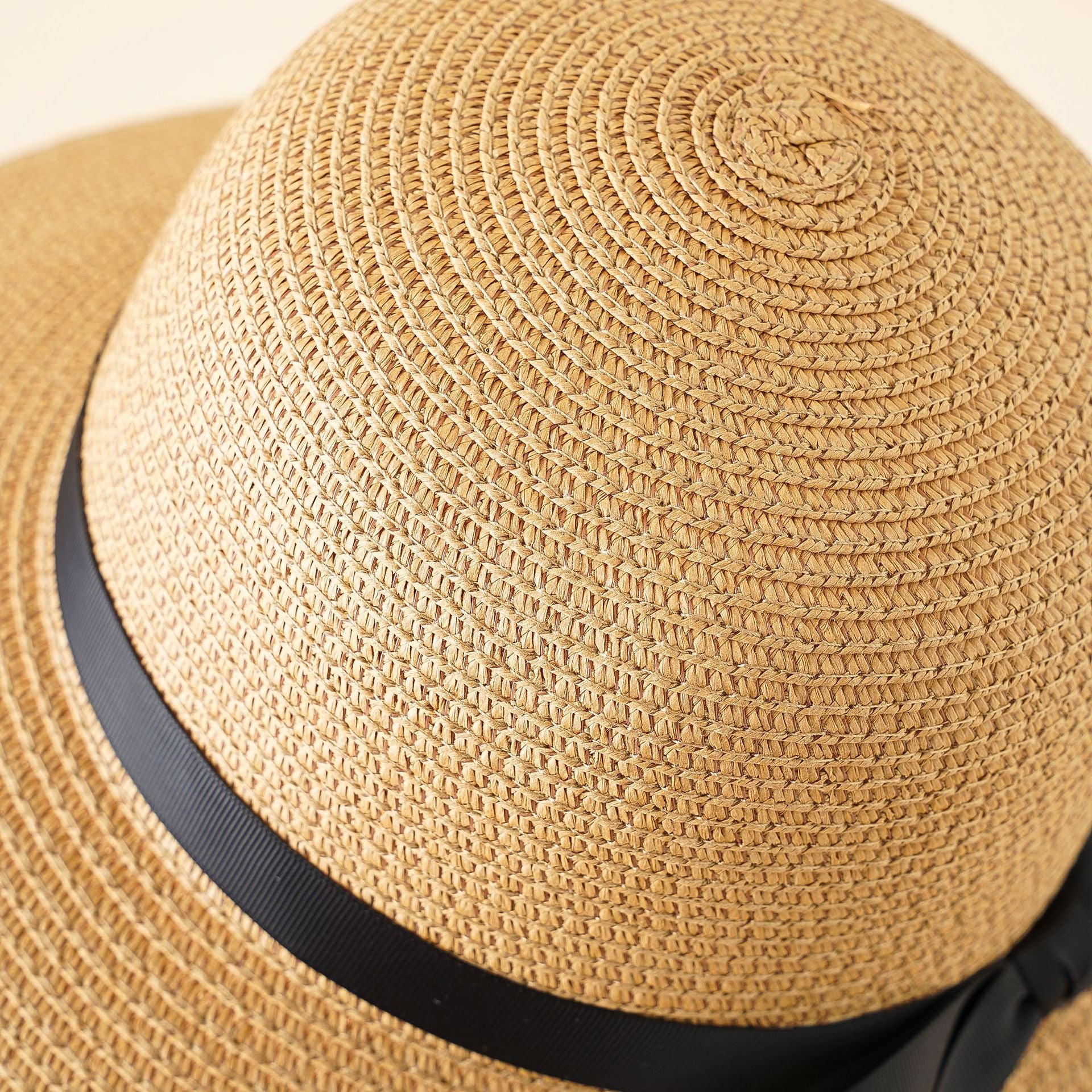 Damen Eleganter Sonnenhut mit breiter Krempe und stilvollem Satinband WW