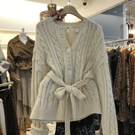 Damen Strickjacke mit Taillengürtel und Zopfmuster WW