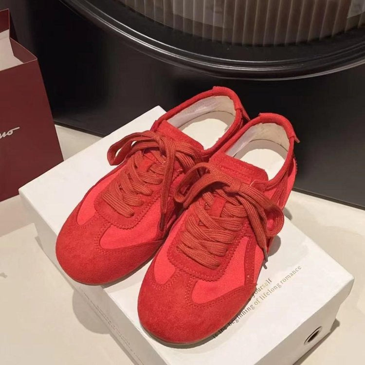 Damen Sneakers aus atmungsaktivem Wildleder mit modischen Schnürdetails WW