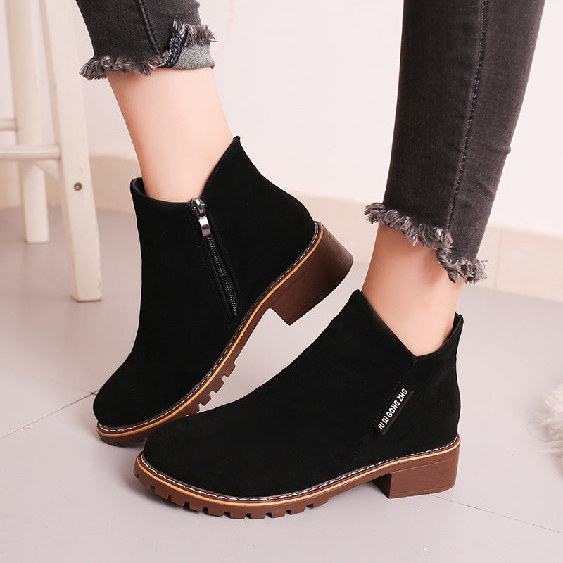 Damen Stiefeletten aus weichem Wildleder mit robustem Blockabsatz WW