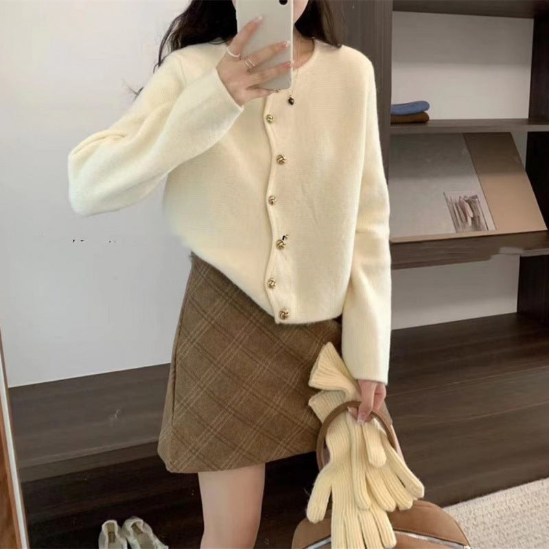 Damen Strickjacke mit eleganten Knopfdetails und weitem Schnitt WW