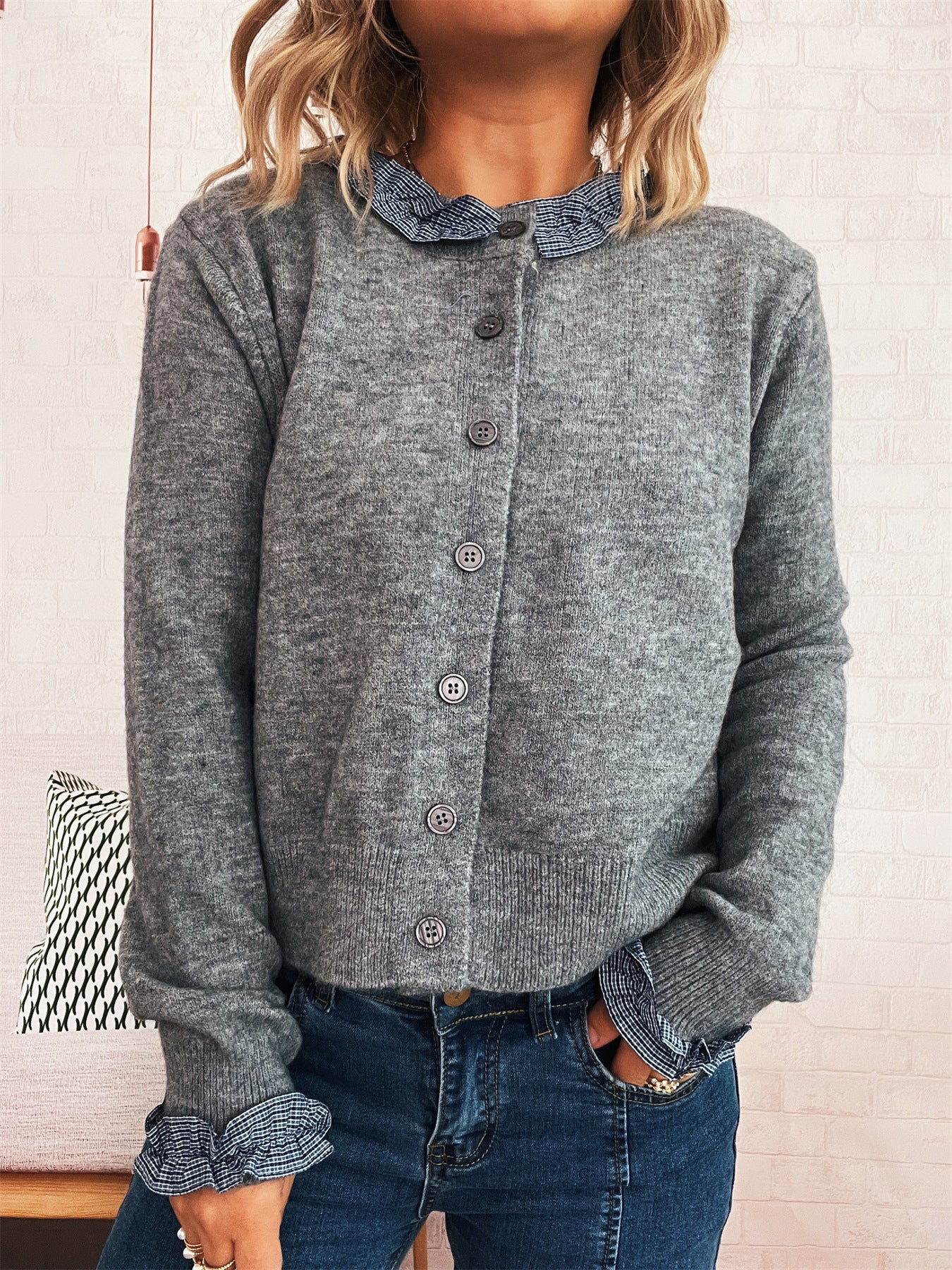 Damen Strickjacke mit abnehmbaren Kragen und Knopfdetails WW