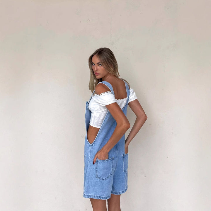 Damen Denim-Latzhose mit praktischen Taschen und knöpfbarem Design W&W Mode