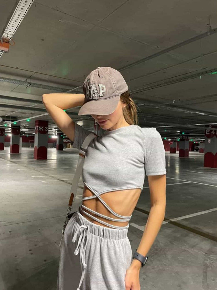 Damen sportliches Crop-Top mit dekorativem Schnitt und elastischem Bund WW